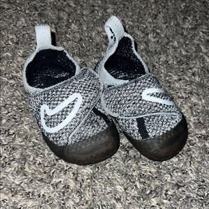 Nike swoosh 1 black white wolf grey baby toddler 5c shoes